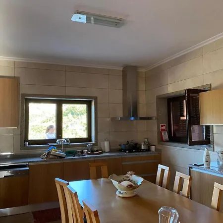 Dom wakacyjny 3 Bed House - Sleeps 6 - Parking - Wifi Travanca (Porto)