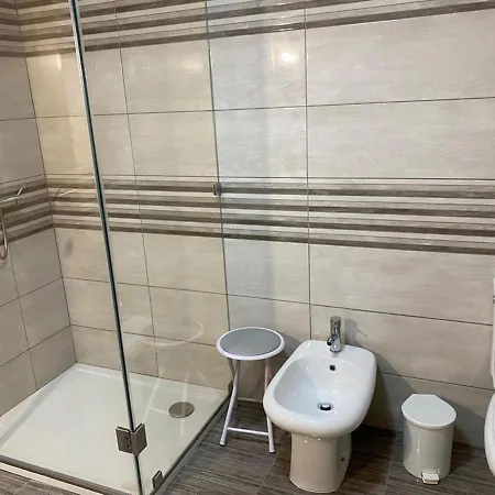 3 Bed House - Sleeps 6 - Parking - Wifi * Travanca (Porto)