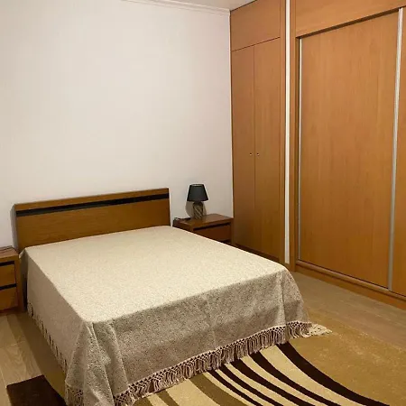 3 Bed House - Sleeps 6 - Parking - Wifi Travanca (Porto)