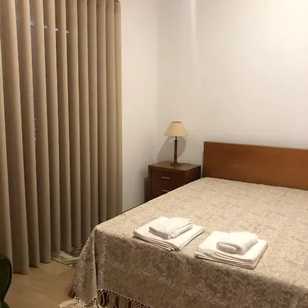 Dom wakacyjny 3 Bed House - Sleeps 6 - Parking - Wifi